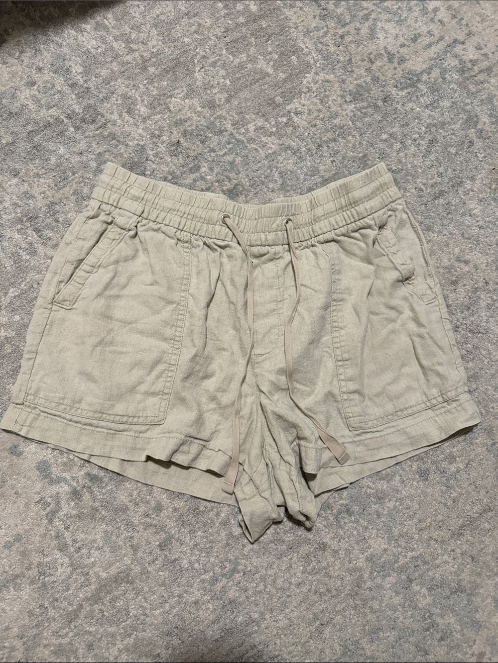 GAP Women's Drawstring Linen-Blend Shorts in Light Taupe